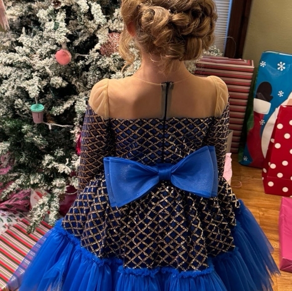 Dress - Picture 2 of 3